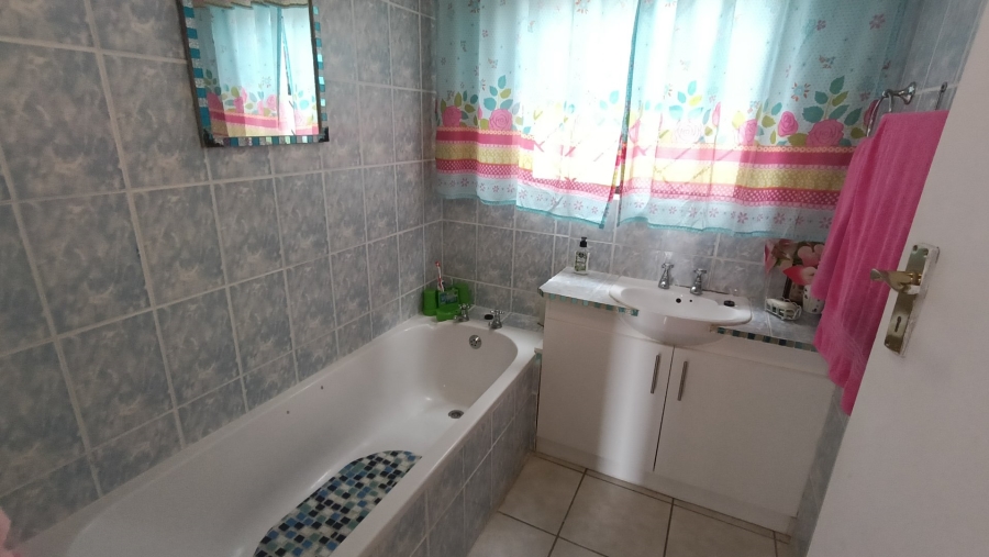 3 Bedroom Property for Sale in Palm Park Western Cape